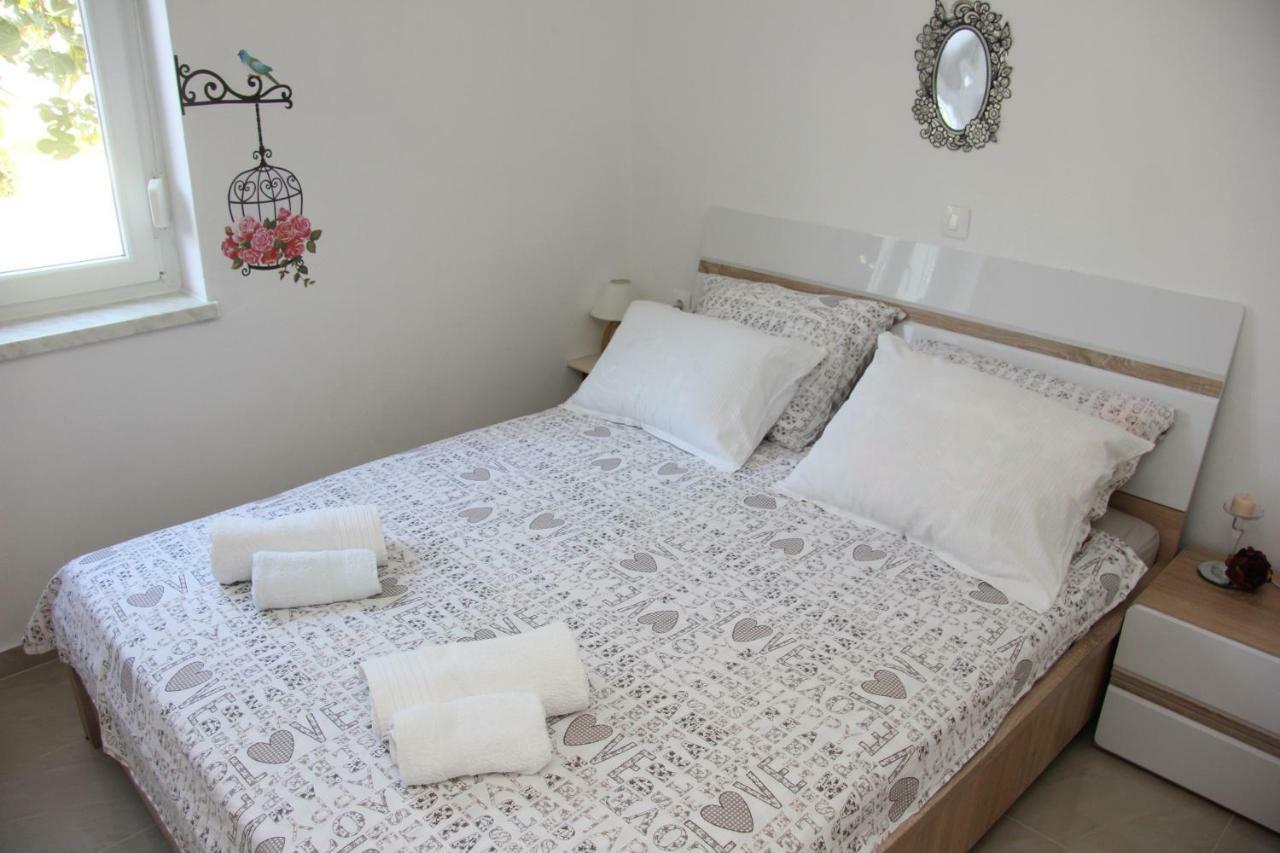 Vacation House "Viola" ฟาชานา ภายนอก รูปภาพ